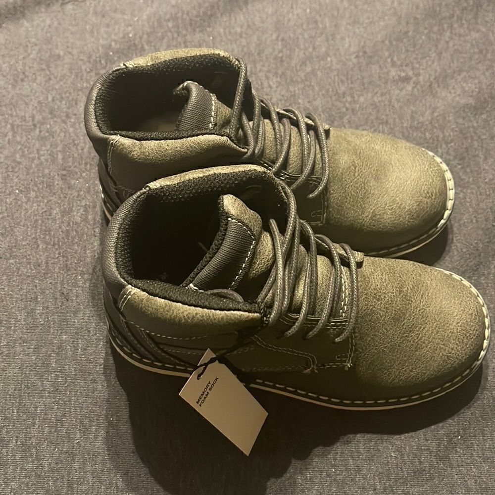 Sonoma Gray FastTravel Lace Up Memory foam Boots Size 13 In Box New